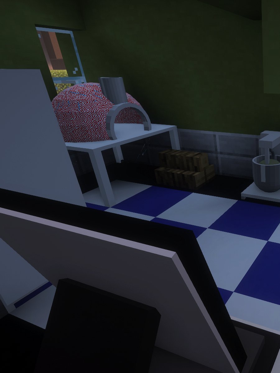 L'intérieur de la pizzeria et son four.
