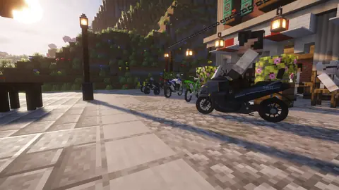 Les motos garées devant la rue des restaurants.