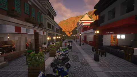 Un trail garé dans la rue, au coucher du soleil.
