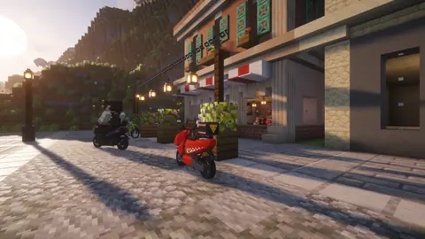 La terrasse et le scooter à pizza de MoreTransport, prêt pour la livraison.